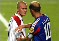 Zidane et Beckham en plein match