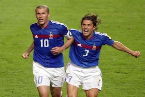 Lizarazu et Zidane délivrent les Bleus